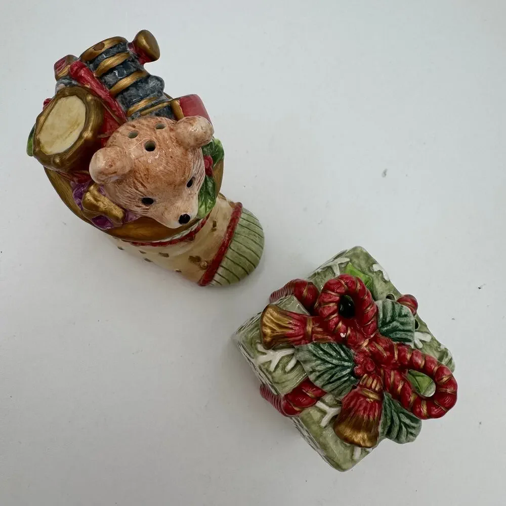 Vintage 2003 Fitz and Floyd Winter Holiday Santa Salt and Pepper